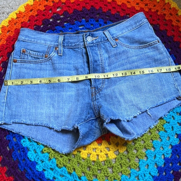 Levis 501 Jean shorts - Picture 8 of 11